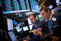 Giới đầu tư chuyển hướng chú ý sang vấn đề trần nợ công của Mỹ